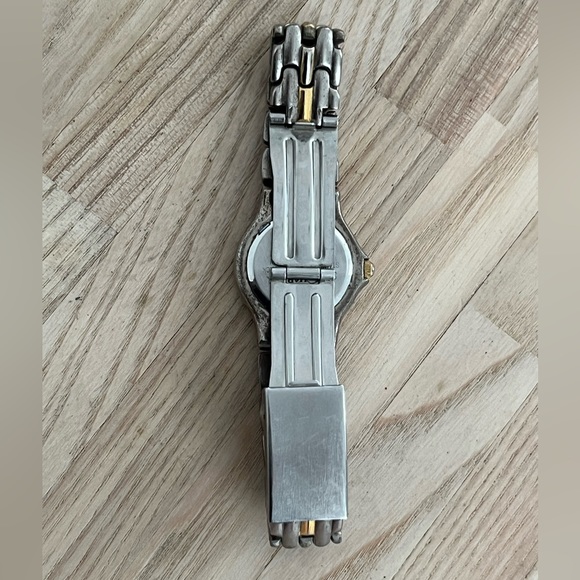 Sag Harbor Ladies Watch Two Tone Bracelet Stainless Dial Gold Tone Hands Markers - Picture 9 of 12